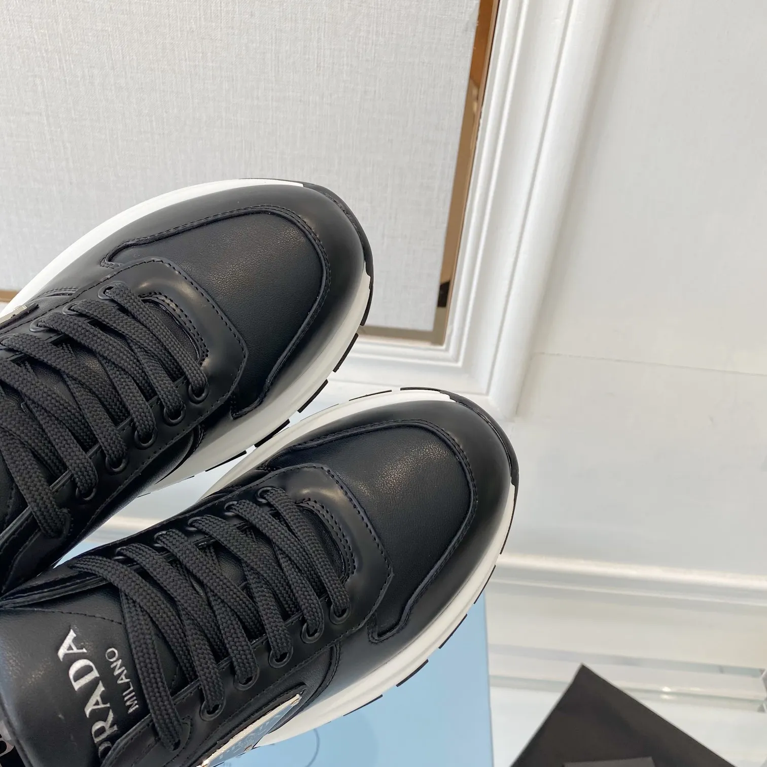 👟👟Ex-factory price 580👟👟 PRADA ²⁰²4 𝐬𝐬Prada’s new product comes with strength! ❣️Many Internet celebrities have the same style, fashionable and versatile nice items, original shoes are developed and purchased from Italian counters, and are reproduced 1:1 according to the original taste. This year’s theme is not to be defined, embodying texture through simplicity💛From thick-soled sneakers to zigzag short boots to 2024 flat shoes, everything reveals a sure-fire momentum...combining gentleness and handsomeness, the finishing touch for women❤️ The top-grade open-edge beaded cowhide with imported cowhide triangle logo is consistent with the original version, the wear-resistant and ultra-light two-color outsole, and the sheepskin lining are breathable and comfortable. ⚛Size: Women's 34-40 ⚛Size: Men's 39-45 Original packaging accessories. ⚛